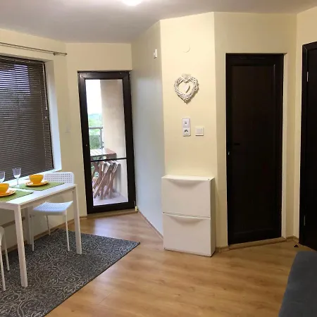 10 Apartment