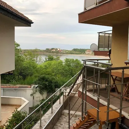 10 Apartment
